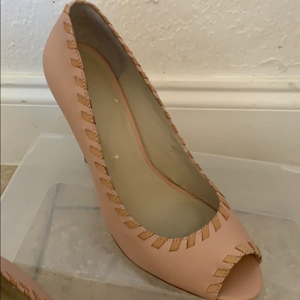 Peep toe pumps